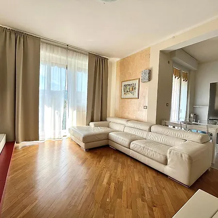 Apartamento Puccini A 6 Minuti In Bus O Auto Dalla Stazione
