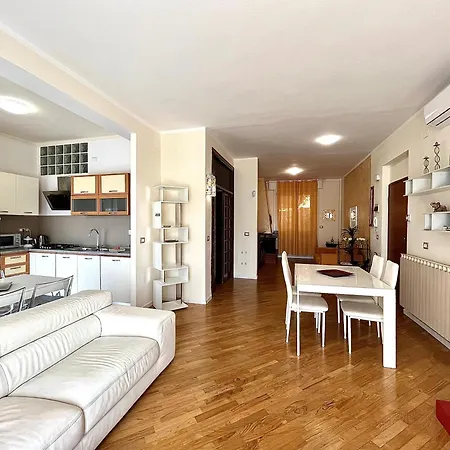 Puccini A 6 Minuti In Bus O Auto Dalla Stazione Apartamento