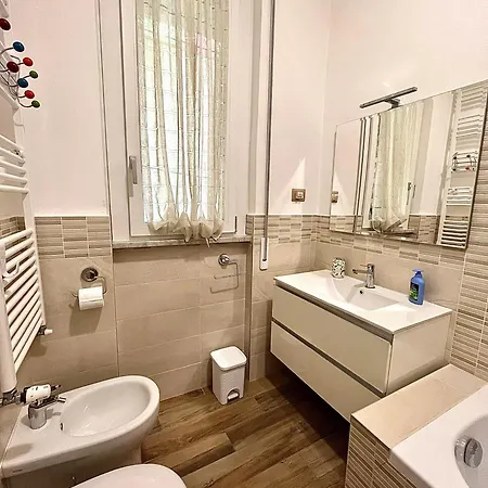 Apartamento Puccini A 6 Minuti In Bus O Auto Dalla Stazione *