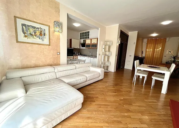 Puccini A 6 Minuti In Bus O Auto Dalla Stazione *